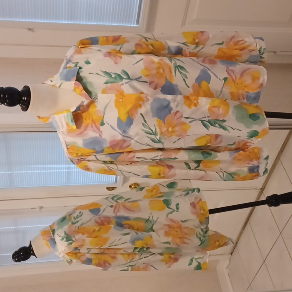 2/$50 White Silky Floral Blouse - Size XL